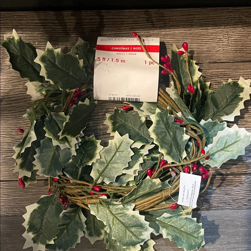 Elegant Green and Red Holiday Garland